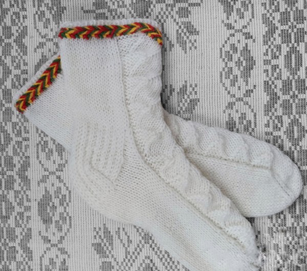Vilnonės kojinės (baltos) 